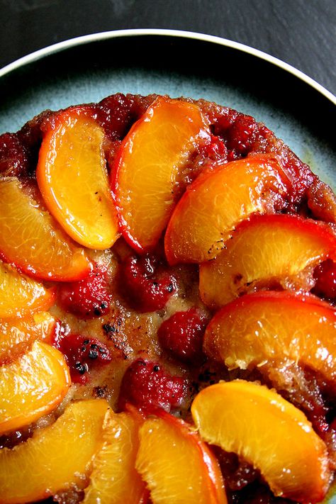 Upside Down Raspberry Cake, Juicy Peach Raspberry Cake, Raspberry Peach Cake, Raspberry Upside Down Cake Recipe, 9 Inch Cake, Peach Upside Down Cake, Peach Raspberry, Vanilla Pod, Lovely Cake