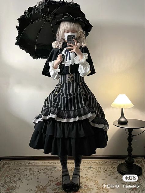 Ouiji Girl Fashion, Egl Fashion Gothic, Ouji Fashion Girl, Straight Jacket Fashion, Doll Inspired Outfits, Victorian Gothic Outfit, Goth Lolitas, J Goth, Japanese Lolita Fashion