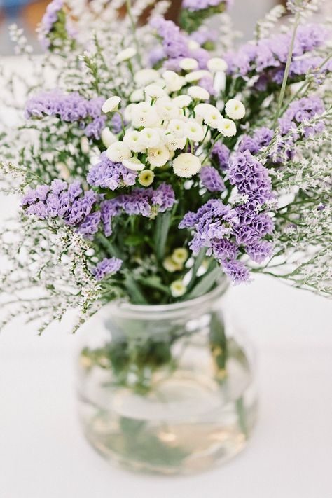 Wedding Centerpieces Lavender, Lavender Backyard Wedding, Lavender Garden Wedding, Lavender Wedding Flowers Centerpieces, Italian Castle Wedding, Inexpensive Wedding Flowers, Daisy Wedding Flowers, Italian Castle, Lavender Wedding Flowers