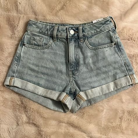 Light Blue Washed Shorts, Never Been Worn, Still Have Tags On Them, Size 22 In Women’s Cute Shorts For School, Cute Shorts Aesthetic, Jeans Shorts Outfits Women, Aesthetic Shorts Outfit, Jean Shorts Aesthetic, Outfits With Jean Shorts, Jean Shorts Outfits, Light Jean Shorts, Jeans Shorts Women