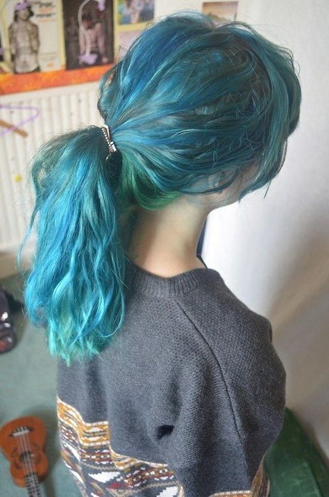 Girls With Blue Hair Directions Hair Dye, Semi Permanent Hair Dye, Teal Hair, Permanent Hair Dye, Hair Dye Colors, Dye My Hair, Hair Color Dark, Cut My Hair, Hair Inspo Color