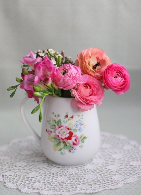 Flowers In A Cup, Flower Cup, Flowers Arrangements, Deco Floral, Happy Days, Ranunculus, Flower Beauty, Beautiful Blooms, Ikebana