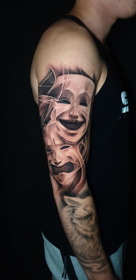 Theater Masks Tattoo, 2 Mask Tattoo, Theatre Masks Tattoo, Theater Mask Tattoo, Tattoo Gemini, Tattoos Realism, Theatre Faces, Crown Tattoos, Comedy Tragedy Masks