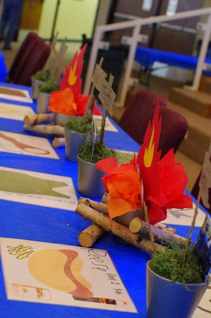 Cub Scout Blue And Gold Centerpieces, Blue And Gold Banquet, Eagle Ceremony, Cub Scout Crafts, Eagle Scout Ceremony, Banquet Centerpieces, Cub Scout Activities, Camp Read, Arrow Of Lights