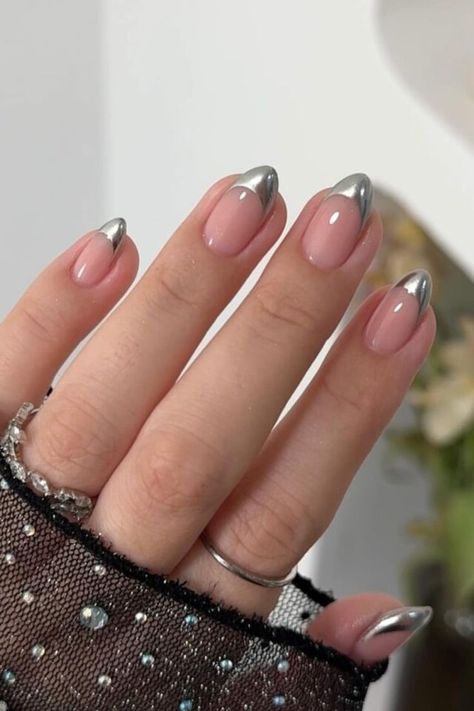 This mani makes it seem like the tips of the nails have been dipped in liquid silver or mercury. Simple but stunning!//photocredit:@nailartbydaisy Metallic French Manicure, Gunmetal French Tip Nails, Metallic Silver Tip Nails, Silver Metallic French Nails, Chrome Silver Tip Nails, Silver Tip Nails French Manicures, Silver Tips Nails, Silver Chrome Tips, Silver Tip Nails