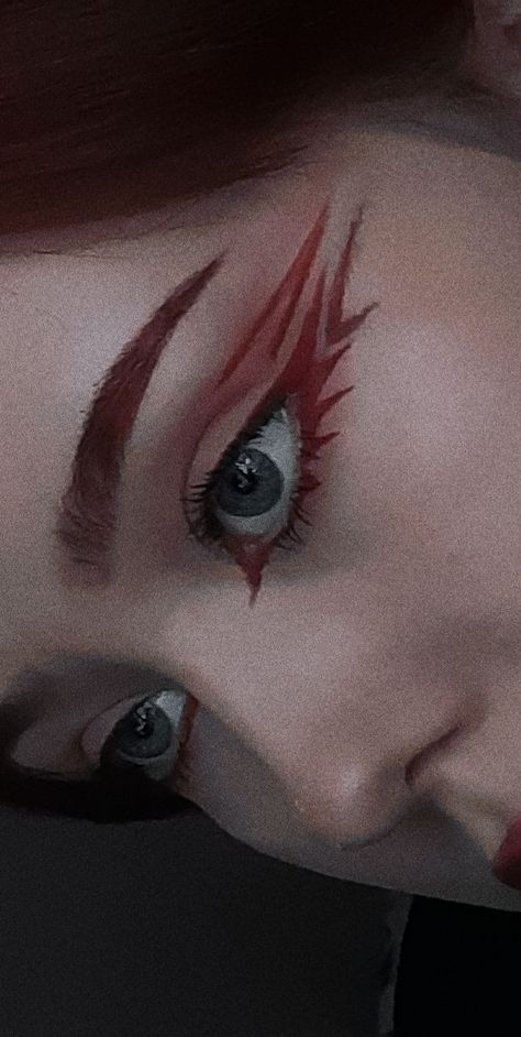 Cool Make Up Looks Creative, Graphic Makeup Eyeliner, Dramatic Eyeliner Goth, Goth Eyeliner Ideas, Eyeliner Looks Alt, Sukuna Eyeliner, Edgy Eyeliner Aesthetic, Goth Eyeliner Designs, Eyeliner Styles Aesthetic