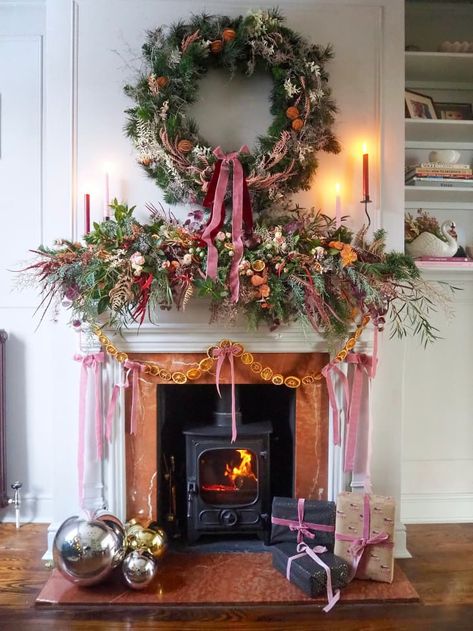 Christmas Garland Staircase, Sustainable Christmas Decorations, Winter Veil, British Christmas, Fireplace Garland, Diy Christmas Decorations For Home, Christmas Staircase, Christmas Fireplace Decor, Homemade Christmas Decorations