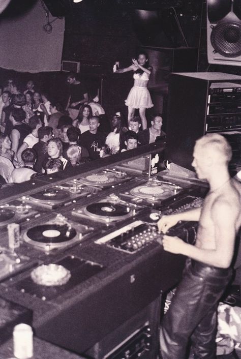 Ministry’s founder Justin Berkman DJing in 1991 90s House Music, Galactik Football, Rave Aesthetic, 90s Rave, Ministry Of Sound, Elephant And Castle, London Now, Now Quotes, Acid House