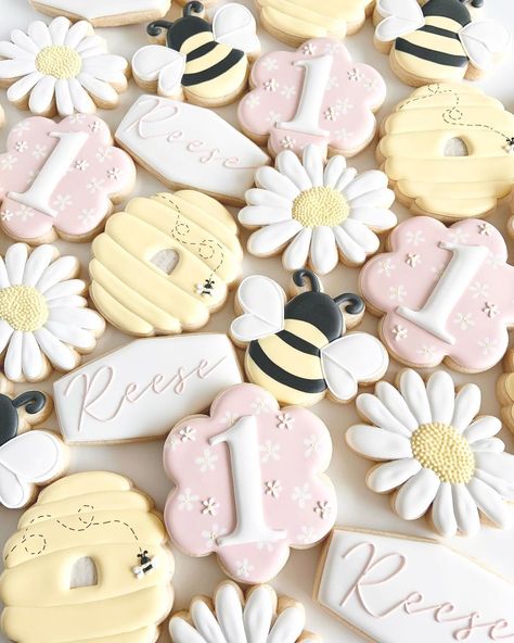 Bee Day Cookies, First Bee Day, Baby Birthday Party Theme, Bee Day, Plaque Cookies, Flower Cookies, Baby Birthday Party, 1 Or 2, Baby Birthday