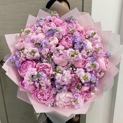 Royal Flower Bouquet, Purple And Pink Flower Bouquet, Purple Rose Arrangement, Mixed Flowers Bouquet, Roses Box Luxury, Unique Flower Bouquet, Peonies Purple, Pink And Purple Roses, Flower Bouquet Design