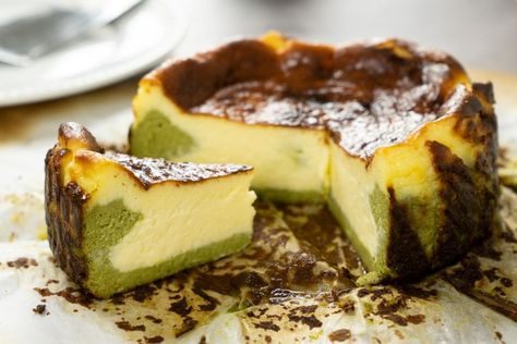 Matcha Basque Burnt Cheesecake Burnt Cheesecake Recipe, Basque Burnt Cheesecake, Burnt Cheesecake, Waffle Maker Recipes, Matcha Tea Powder, Types Of Desserts, Asian Desserts, Fancy Desserts, Matcha Green