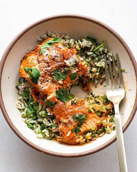 Curried Salmon and Herby Rice-- Justine Snacks Herby Rice, Curried Salmon, Justine Snacks, Justine Doiron, Recipe Salmon, Food Dolls, Recipes Seafood, Salmon Bowl, Salmon Dinner