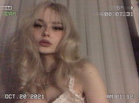 Soft Angel Aesthetic, Chris Brown Videos, Fairy Cosplay, Alt Girls, Angel Aesthetic, Creative Profile Picture, Soft Makeup, Angel Face, Poses For Photos