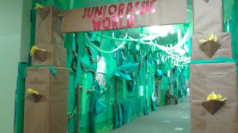 Junior Hallway Themes, Hallway Decorating School Homecoming, Homecoming Hallway Ideas, Senior Hallway Decorations, Hoco Hallway Themes, Homecoming Hallway Decorations, Homecoming Hallway Themes, Homecoming Decorations Hallway, Hoco Decorations