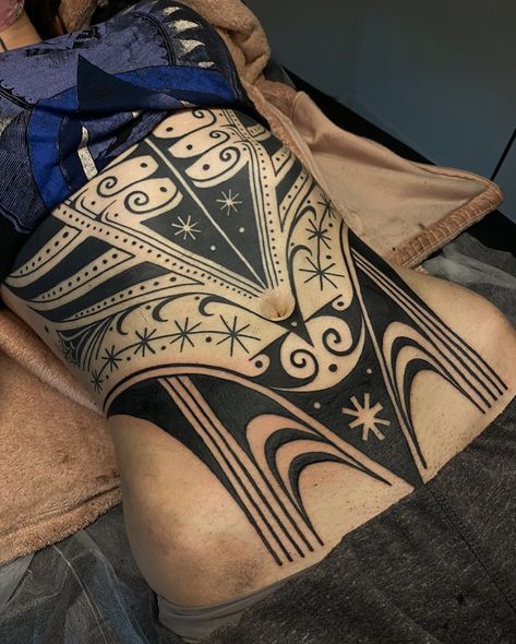 PIA ROQUE on Instagram: “Torso continuation on Alex, who sat like a rock 😩💫 sternum and ribs healed! Lower abdomen freshhh” Sarah Tattoo, Polynesian Tattoos Women, Torso Tattoos, Tattoo People, Stomach Tattoos, Tattoo Now, Vine Tattoos, Bad Tattoos, Sketch Tattoo Design