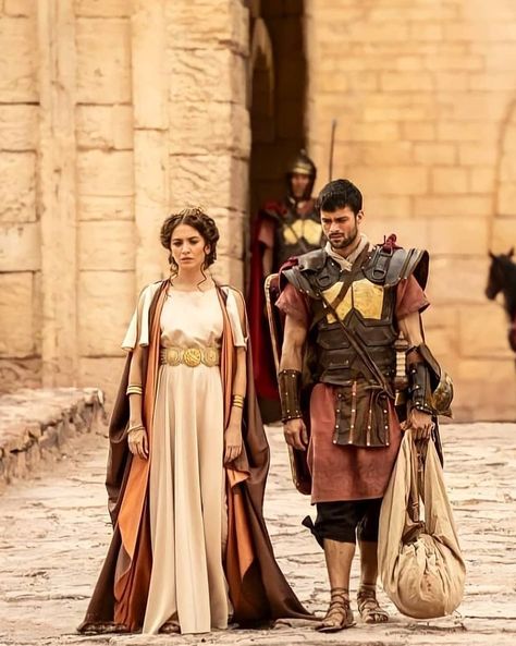 Ancient Rome Fashion Inspiration, Roman Mens Clothing, Roman Era Fashion, Modern Ancient Greek Fashion, Roman Clothes Ancient, Roman Empire Aesthetic Outfits, Ancient Greece Aesthetic Dress, Old Greece Clothes, Roman Empire Costume