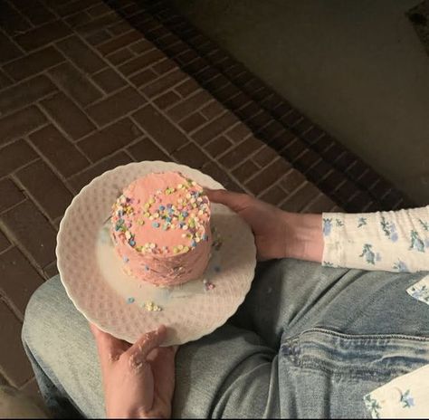 Mess It Up Cake, Gracie Abrams Core, Up Cake, Good Riddance, Gracie Abrams, Face Reveal, Cute Cakes, My Vibe, Favorite Person