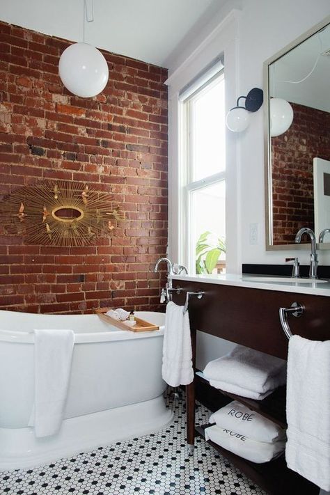 20 Inspiring bathrooms featuring exposed brick - Reclaimed Brick-Tile - Brick Slips Brick Bathroom Ideas, Exposed Brick Bathroom, Brick Tiles Bathroom, Design Interior Baie, Brick Bathroom, Red Brick Wall, Reclaimed Brick, Exposed Brick Walls, Brick Tiles