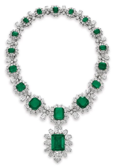 Elizabeth Taylor Jewelry, Diamond Necklace Designs, Emerald Necklace, Elizabeth Taylor, Emerald Jewelry, Old Jewelry, Stunning Jewellery, Modern Jewelry, Necklace Designs