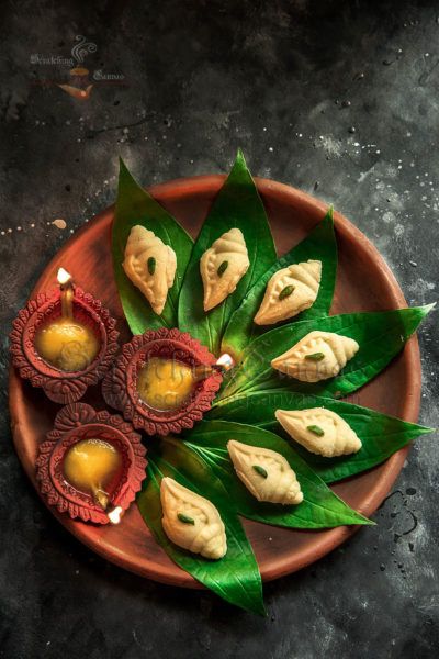 Bengali Sandesh Photography Styling Bengali Sweets, Sweets Photography, Indian Food Photography, Bangladeshi Food, Bengali Food, Diwali Food, Food Photography Tips, Indian Dessert Recipes, Indian Desserts