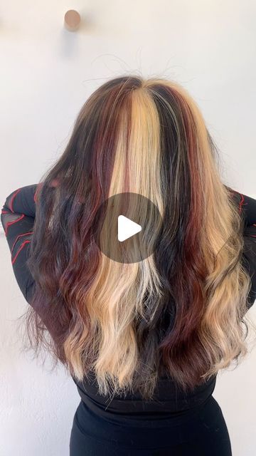 Calico pinwheel hair ❤️🖤🤍 Calico Streaks, Pinwheel Hair Color Ideas 3 Colors, Calico Hair Dye, Pinwheel Hair Color Ideas, Pinwheel Hair Dye Technique, Calico Hair Color Hairstyles, Diffused Color Blocking Hair, Pinwheel Color Technique For Hair, Subtle Calico Hair