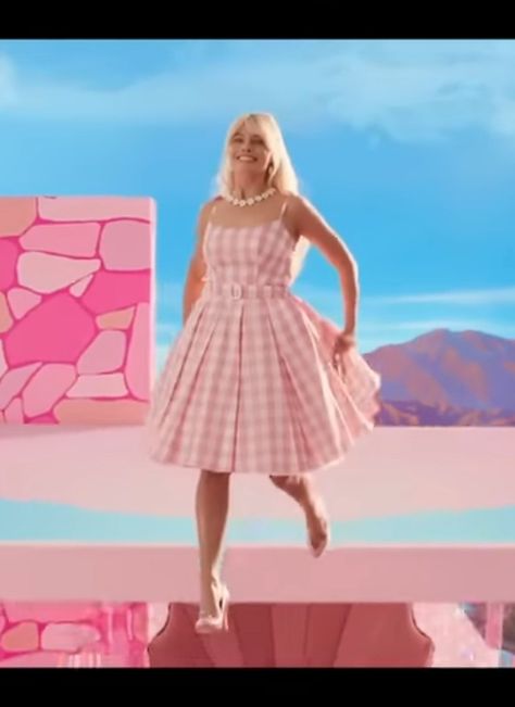 Barbie Margot Robbie, Pink Gingham Dress, Pink Things, Barbie Movie, Pink Gingham, Gingham Dress, Barbie Dress, Margot Robbie, Pink