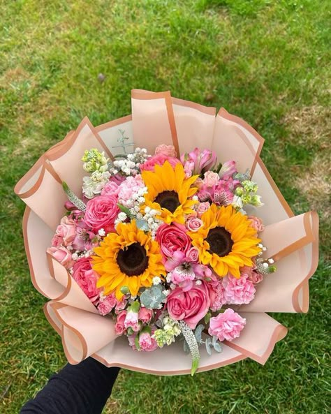 Flower Arrangements Bouquets, Roses Bouquet Gift, Colorful Bridal Bouquet, Birthday Flowers Bouquet, Sunflowers And Roses, Luxury Flower Bouquets, Floral Creations, Fresh Flower Bouquets, Flower Gift Ideas