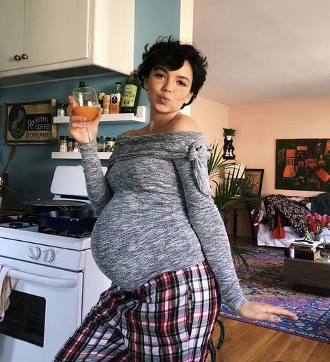 Bekah Martinez, Pixie Bob Hairstyles, Really Short Hair, Bald Hair, Pregnancy Looks, Cold Pressed Juice, Pixie Styles, Athletic Hairstyles, Short Pixie Cut