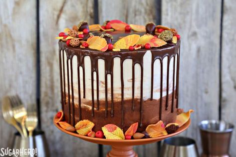 Fall Birthday Cakes, Chocolate Raspberry Mousse Cake, Halloween Cake Recipes, Orange Chocolate Cake, Layer Cake Recipes, Chocolate Cake Decoration, Rich Chocolate Cake, Fall Cakes, Caramel Pecan