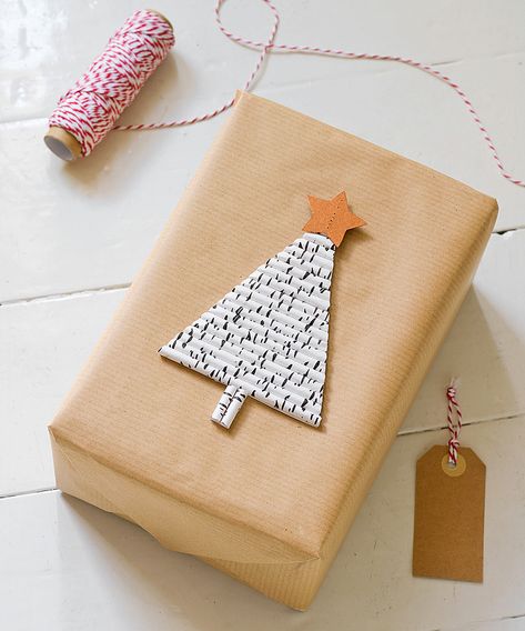 Brown paper wrapping ideas- 13 fun and festive ways to pretty up your presents Gift Wrap With Brown Paper, Kraft Wrapping Paper Ideas Birthday, Decorate Brown Wrapping Paper, Brown Craft Paper Christmas Wrapping, Gift Wrapping Brown Paper, Diy Birthday Wrapping Paper, Wrapping With Brown Paper, Brown Paper Gift Wrapping Ideas, Brown Paper Wrapping Ideas