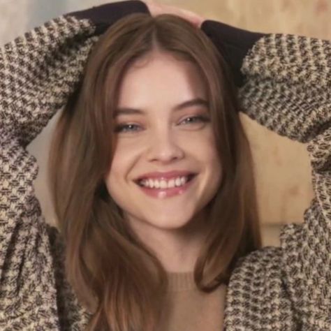 Barbara Palvin, Perfect Woman, Beauty Face, Pretty Face, Woman Face, Pretty Woman, Hair Inspo, Brown Hair, Pretty People