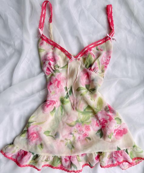 stunning vintage fairy slip dress 🧚🌷💓 this would just be so perfect for spring and summer 🌸 would you wear this dress? 🎀 💌 sold 💌 comment “restock” to let me know you want to see this item again!! 🌸🩷 ♡ ♡ ♡ #y2k #y2kfashion #fairycore #fairycorefashion #pinterestfashion #pinterestoutfit #y2koutfits #coquette #coquetteoutfit #coquettefashion #girlygirl #hyperfeminine #pinkaesthetic #vintagefashion #outfitinspiration Hyperfeminine Outfit, Fairycore Outfit, Fairycore Fashion, Vintage Fairy, 2025 Fashion, Y2k Fairy, Vintage Fairies, Y2k Outfits, Pinterest Outfits