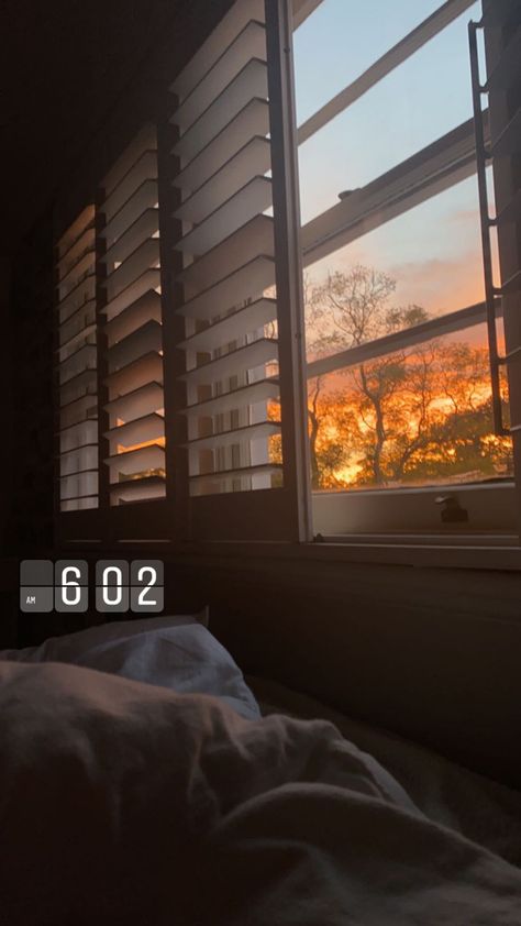 Sunrise Window, Dawn Aesthetic, Aesthetic Window, Window Aesthetic, Aesthetics Tumblr, Dusk Till Dawn, Window View, Beautiful Sunset, Blinds