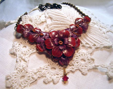 DSC05896 | Flickr - Photo Sharing! Red Flower Necklace, Jewelry Flower, Necklace Flower, Floral Jewelry, Polymer Clay Necklace, Clay Necklace, Floral Jewellery, Polymer Clay Beads, Red Flower