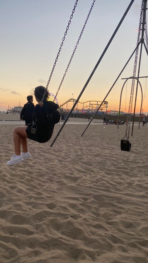 Aesthetic sunset view sand beach swings Santa Monica Pier Cali life Santa Monica College Aesthetic, Santa Monica Instagram Pictures, Beach Pier Aesthetic, Santa Monica Pier Aesthetic, Santa Monica Pier Photoshoot, Santa Monica Aesthetic, Beach Swings, Monica Aesthetic, Santa Monica Sunset