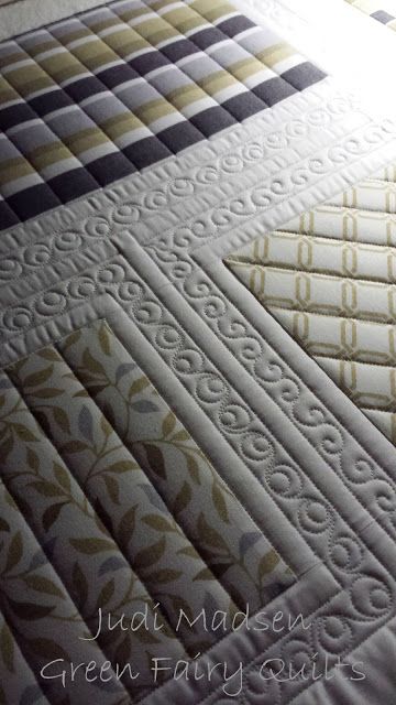 I like the quilting in between the blocks. Free Motion Quilting Designs, Modern Quilting Designs, Machine Quilting Ideas, Quilting Stitches, Free Motion Designs, Free Motion Quilting Patterns, Machine Quilting Patterns, Freemotion Quilting, Quilting Motifs