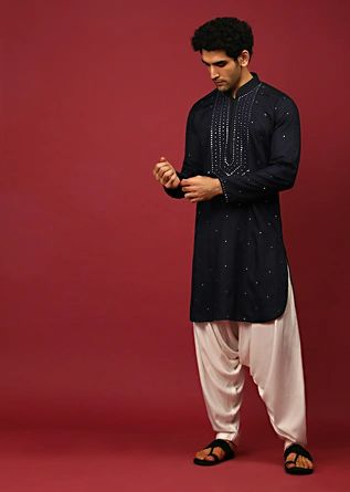 Traditional Indian Mens Clothing, Kurta Designs Men's, India Fashion Men, Latest Kurta Designs, Pathani Suit, Rich Outfits, Mens Traditional Wear, Indian Wedding Clothes For Men, Placket Design