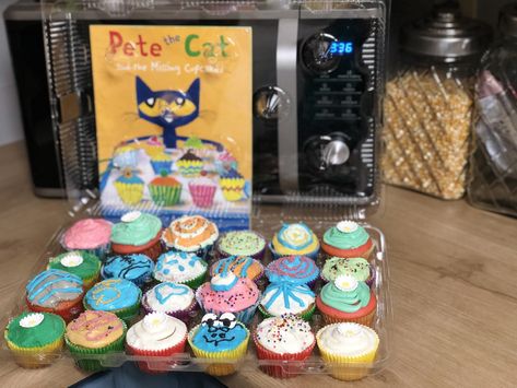 Pete the Cat and the Missing Cupcakes inspired Birthday Cupcakes Pete The Cat And The Missing Cupcakes, Pete The Cat Birthday Cake, Pete The Cat Cupcakes, Pete The Cat Cake, Homeschool Coop, Cupcake Crafts, Birthday Cake For Cat, Cupcake Birthday Party, Cat Cupcakes