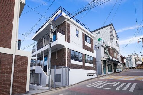 Aesthetic Korean House Exterior, Korean Dorm Exterior, Korean House Aesthetic Exterior, Small Korean House, Korean Apartment Exterior, Korean Apartment Building, Korean House Exterior, Korean Houses, Apartment Outside