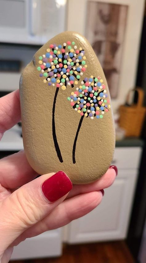 Painting Rock Ideas Easy, Simple Stone Painting, Painted Rock Ideas Easy, Beachy Painted Rocks, Painted Rocks Kids Easy, Rock Painting Ideas Easy Aesthetic, Rock Painting Ideas Easy For Kids, Rock Painting Ideas Inspirational, Small Stone Painting