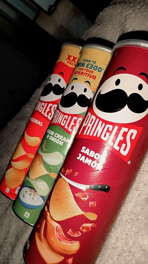 Pringles Aesthetic, Night Room Snap, Night Food Snap, Chips Snap, Junk Food Snacks Aesthetic, Pringles Chips, Moon And Star Quotes, Delicious Food Image, Snapchat Pics