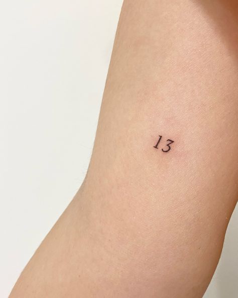 Tatuaje pequeño numero 13 en el brazo #tattoo #tattooist #tattooideas #finelinetattoo #fineline #minitattooideas #minimaltattoodesign #minitattooforgirls #numbertattoo #tinytattooswoman #tinytattoo #tattooartist #tattooinspiration #tattoomadrid The Number 13 Tattoo, Tattoo Fonts For Numbers, Tiny 13 Tattoo, 22 Number Tattoo, Small Number Tattoo Placement, Number Tattoo Fine Line, 1 Tattoo Number, 313 Tattoo, 13 Tattoo Number Ideas