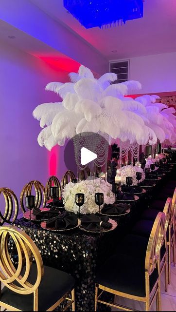 Event Draping Ideas, Ceiling Decor Ideas Diy, Party House Interior, Red Carpet Centerpieces, Feather Centerpieces Diy, Diy Red Carpet, Gala Centerpieces, Red Carpet Theme Party, Chandelier Flower