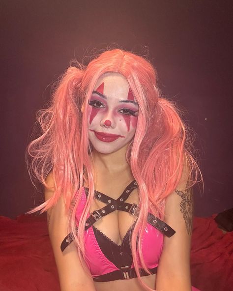 Pink Clown Girl 💖💖🤡 #clown #clownmakeup #clowncore #clowngirl #clowncheck #icp Pink Clown Outfit, Pink Clown, Girl Clown, Clown Outfit, Clown Core, Clown Girl, Clown Clothes, Clown Makeup, Halloween