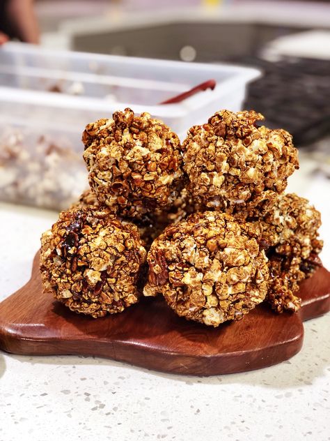 Steens Cane Syrup Recipes, Praline Recipes, Caramel Popcorn Balls Recipe, Popcorn Ball Recipe, Caramel Popcorn Balls, Sugar Popcorn, Popcorn Ball, Popcorn Balls Recipe, Cane Syrup