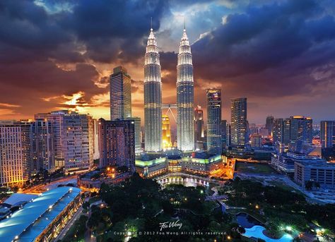 Petronas Twin Towers, Tokyo Japan Travel, Between Two Worlds, Kuala Lumpur Malaysia, Southeast Asia Travel, Twin Towers, Bali Travel, Night City, World Of Color