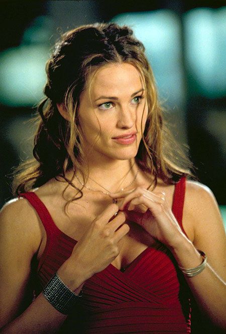 Hated Daredevil, but loved Jennifer's hair & makeup in the movie Jennifer Garner Daredevil, Daredevil 2003, Jennifer Garner Elektra, Jennifer Garner Style, Ben And Jennifer, Workout Diet, Diet And Exercise, Celebrity Workout, Exercise Routine