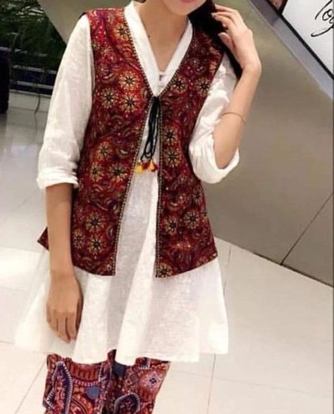 Koti Style Frock, Koti Style Kurti, Embroided Jacket, Jacket Style Kurti, Simple Dress Casual, Simple Kurti, Half Jacket, Traditional Blouse Designs, Style Kurti