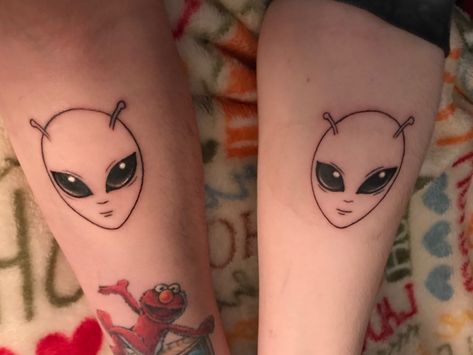 Alien Tattoo Matching, Female Alien Tattoo, Girly Alien Tattoo, Cartoon Alien Tattoo, Alien Minimalist Tattoo, Green Alien Tattoo, Alien Face Tattoo, Matching Alien Tattoos, Alien Flash Tattoo