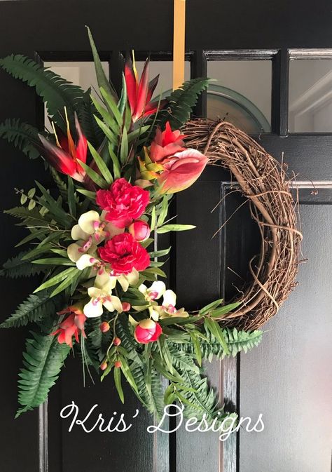 Tropical Wreath Ideas, Tropical Christmas Wreath, Tropical Wreaths For Front Door, Tropical Porch, Hawaii Bbq, Tropical Wreaths, Orchid Wreath, Simple Wreaths, Hawaiian Wreath